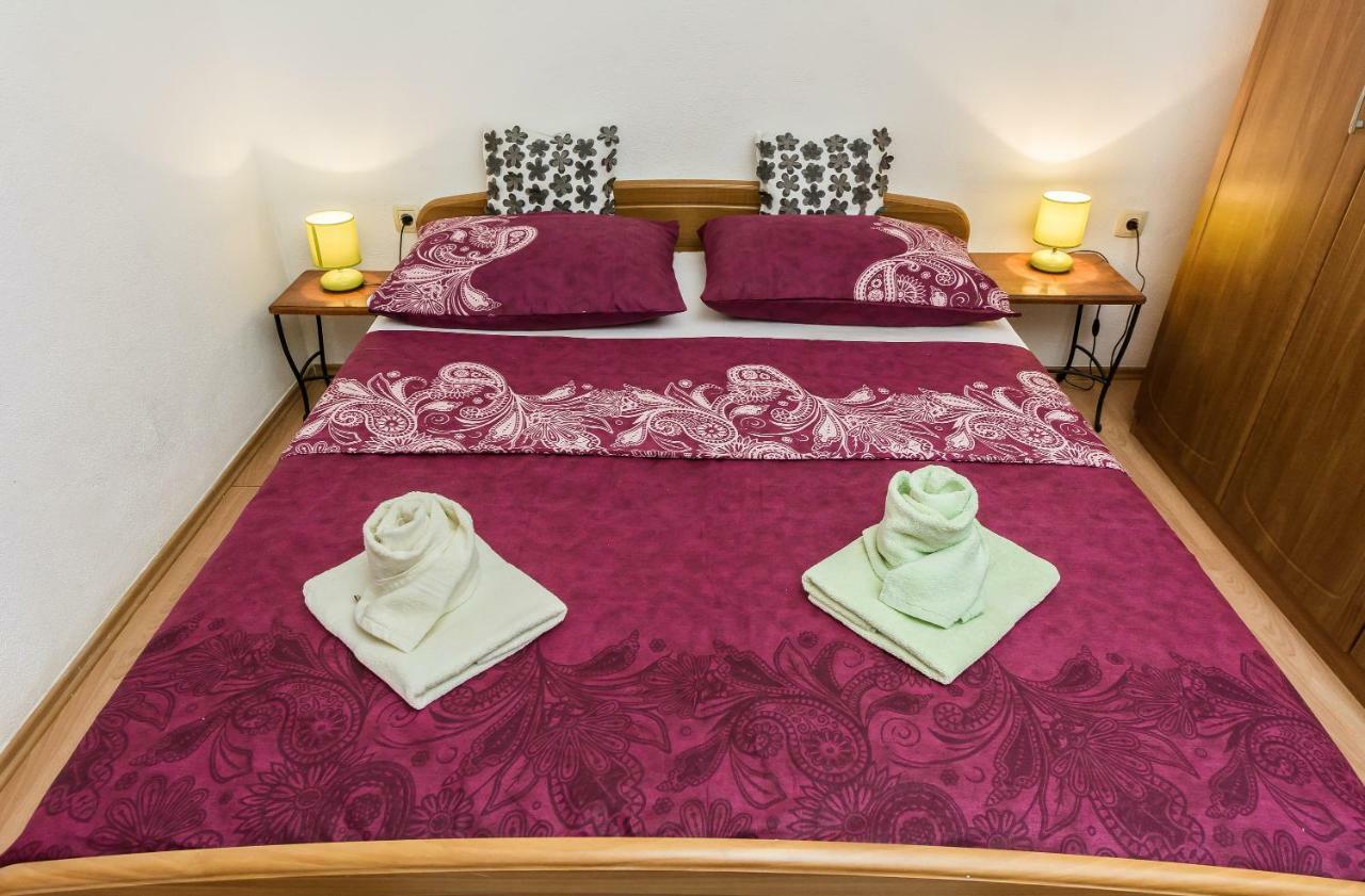 Apartment Leut With Spacious Terrace And Sea View 슬라티네 외부 사진