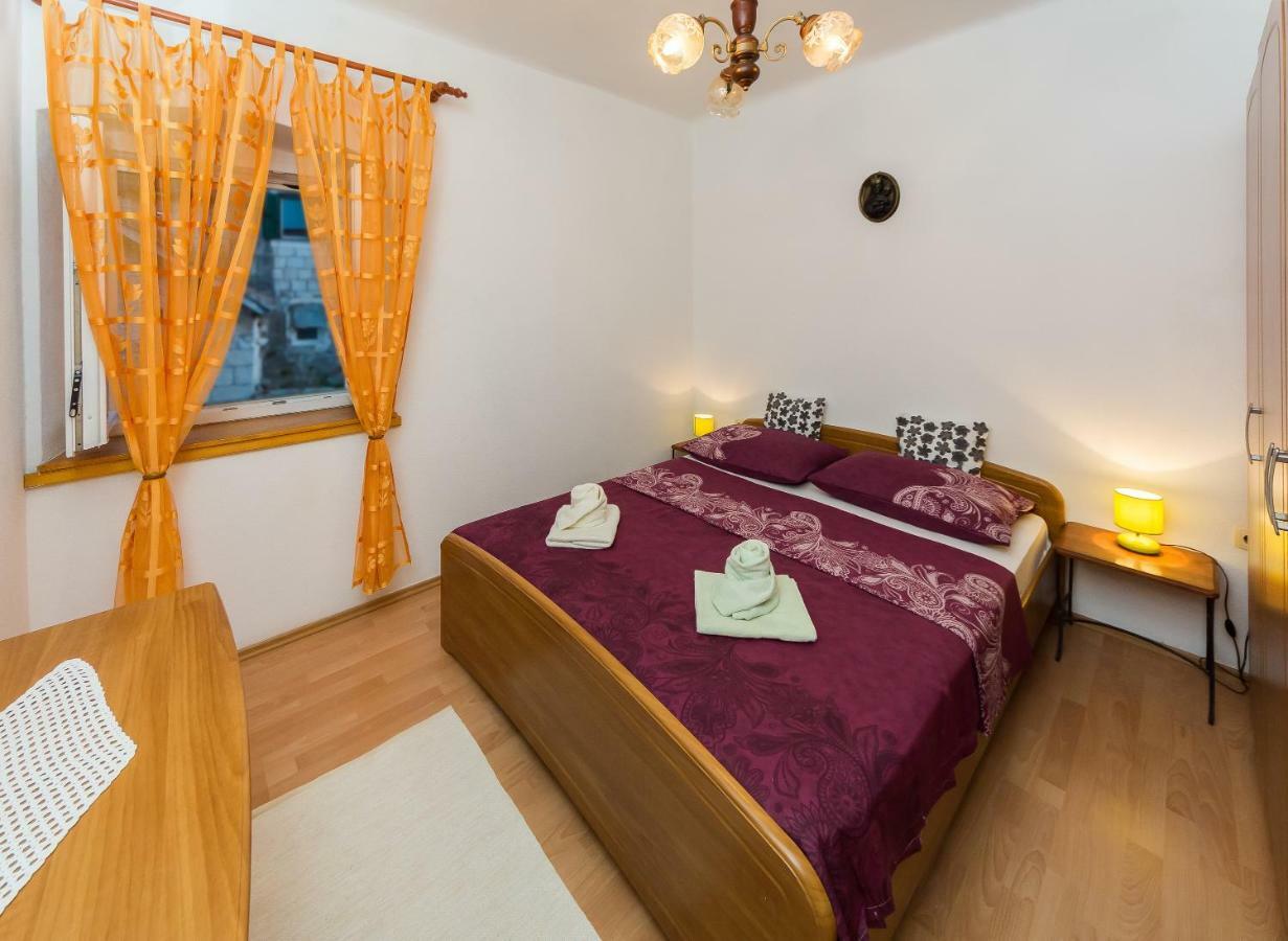Apartment Leut With Spacious Terrace And Sea View 슬라티네 외부 사진