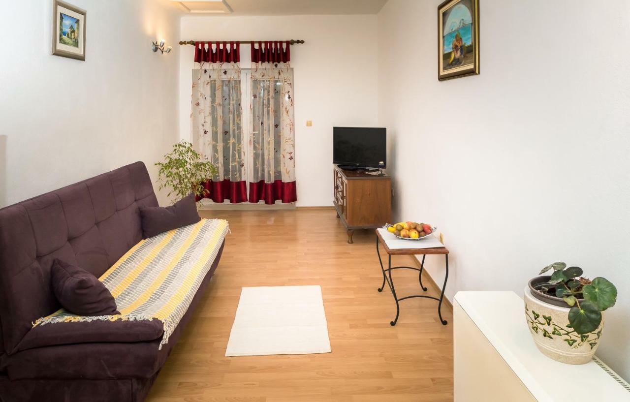Apartment Leut With Spacious Terrace And Sea View 슬라티네 외부 사진