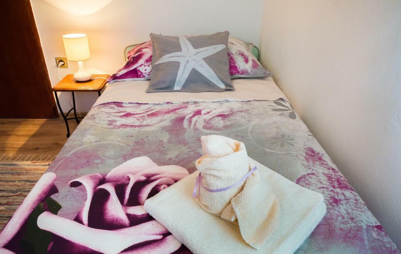 Apartment Leut With Spacious Terrace And Sea View 슬라티네 외부 사진